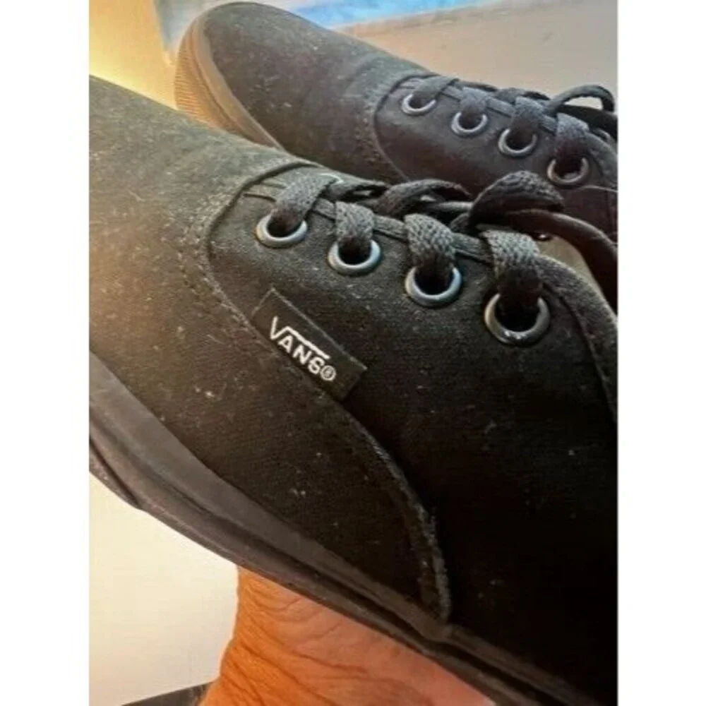 Vans (Black/Black) Skate Shoes M6/W7.5 Low Skateboard